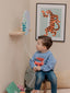 Lampe de chevet colorée pour enfant, fièrement fabriquée en bois massif en Normandie pour une décoration authentique et de qualité