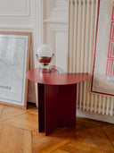 Table d'appoint en métal coloré, style contemporain fabriqué en France