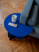 Table d'appoint d'angle en métal coloré, style français pour décoration intérieure