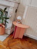 Table d'angle en métal peint, fabrication artisanale française élégante