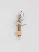 Composition florale murale : soliflore en bois et fleurs séchées