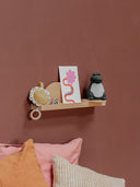 Étagère murale décorative et modulable pour une chambre d'enfant, idéale pour afficher des jouets, des livres et des souvenirs avec style