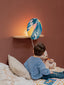 Luminaire de chevet coloré et interactif, offrant une ambiance ludique et stimulante dans la chambre d'un enfant